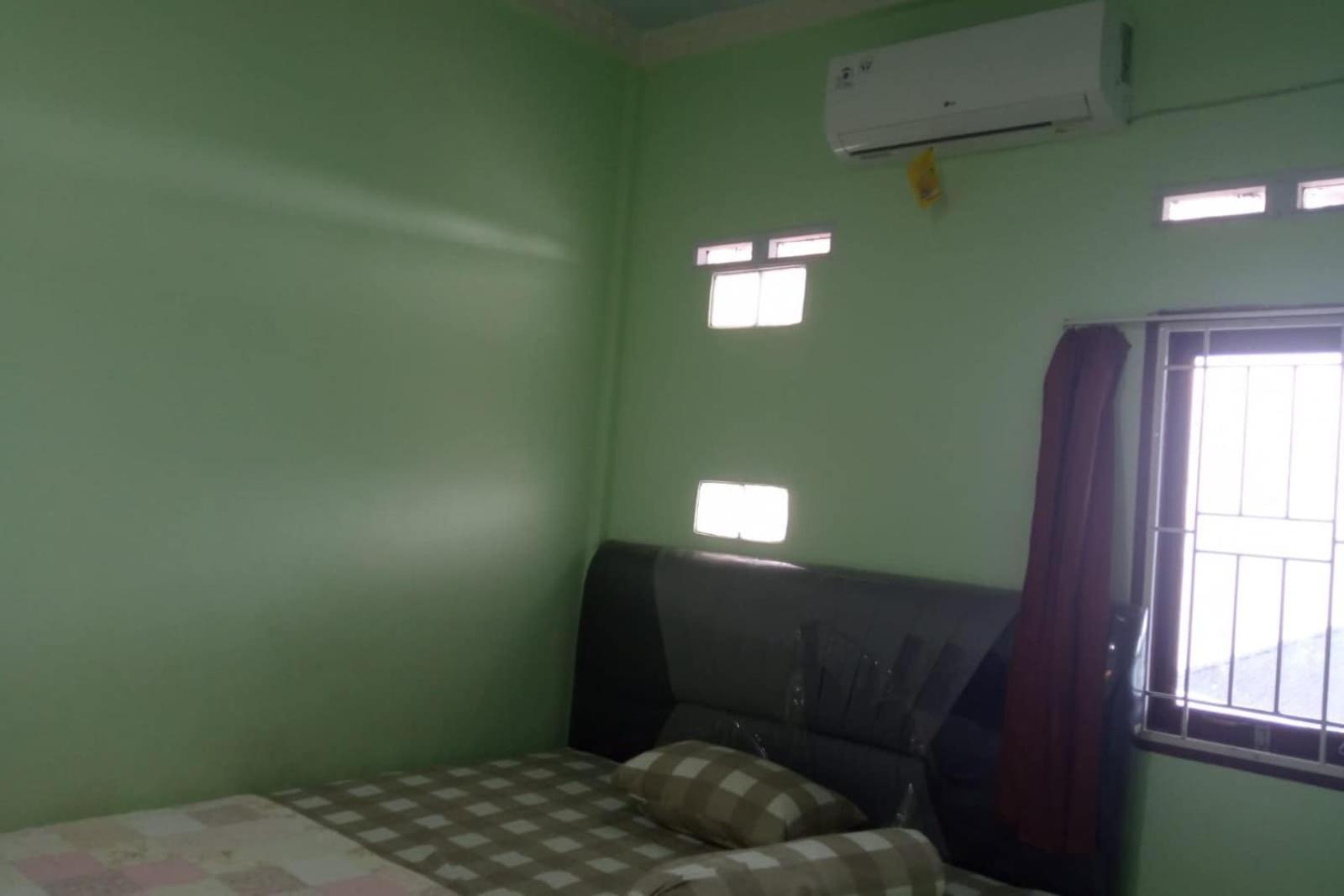 Oyo 93635 Rumah Singgah Cemara Syariah Pakanbaru Exteriör bild