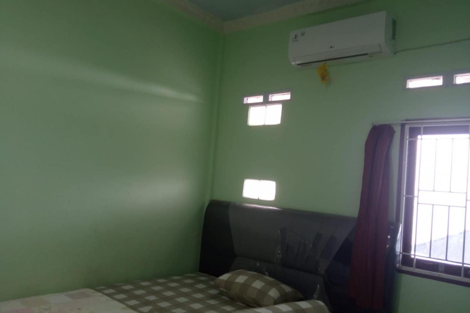 Oyo 93635 Rumah Singgah Cemara Syariah Pakanbaru Exteriör bild