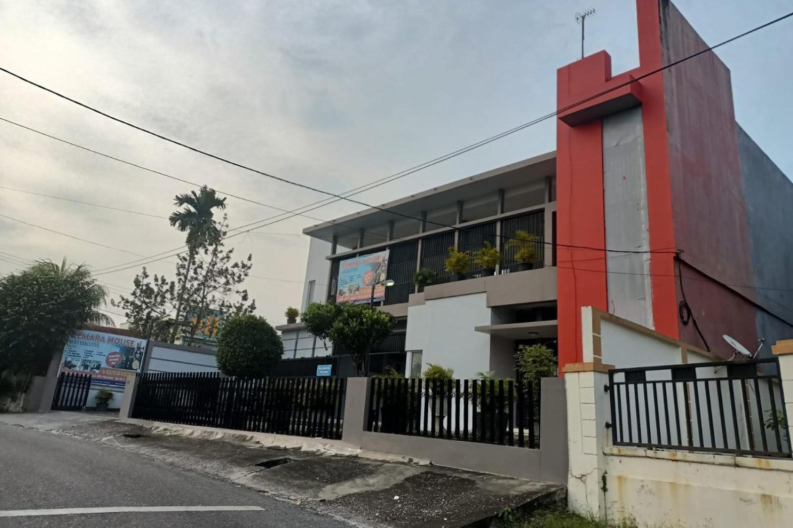 Oyo 93635 Rumah Singgah Cemara Syariah Pakanbaru Exteriör bild