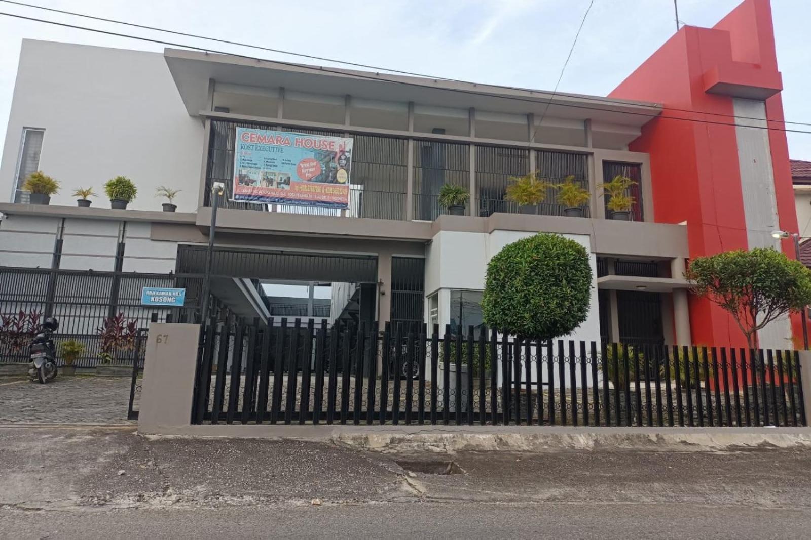 Oyo 93635 Rumah Singgah Cemara Syariah Pakanbaru Exteriör bild
